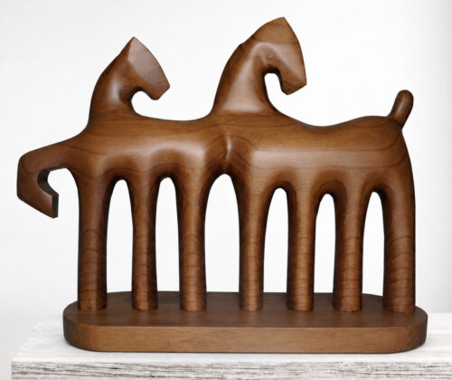 Escultura de madera caballo ocho