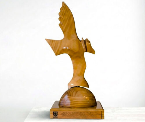 Escultura de madera cóndor de los Vientos