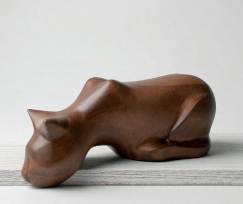 Escultura de madera gato posición