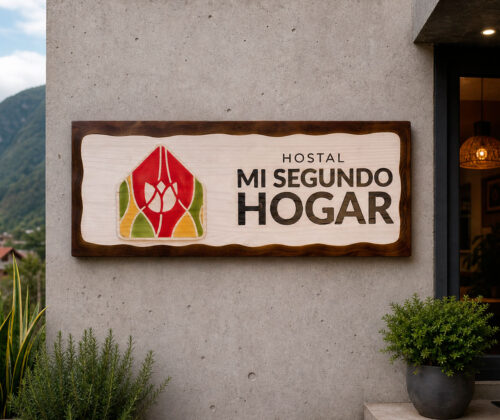 Escultura de madera letrero Hostal