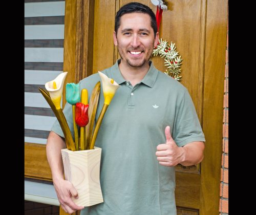 Esculturas macetero pilar pequeño con tulipanes y calas