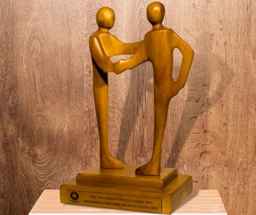 Escultura en madera negociación - Imagen 3
