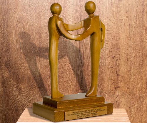 Escultura en madera negociación - Imagen 4