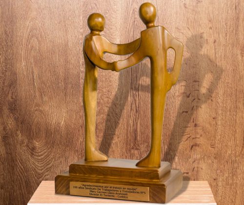Escultura en madera negociación - Imagen 5