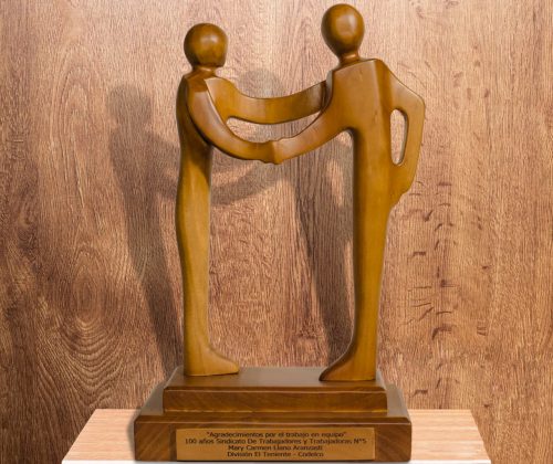 Escultura en madera negociación - Imagen 6
