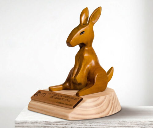 Escultura en madera canguro forestal ITI