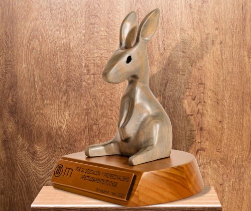 Escultura en madera canguro forestal ITI