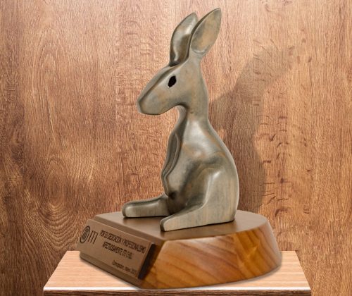Escultura en madera canguro forestal ITI - Imagen 5