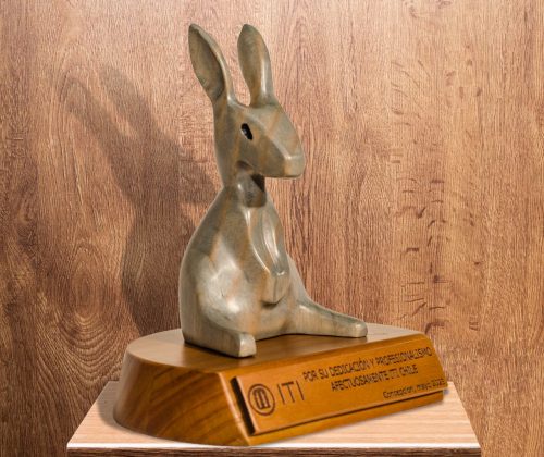 Escultura en madera canguro forestal ITI - Imagen 4