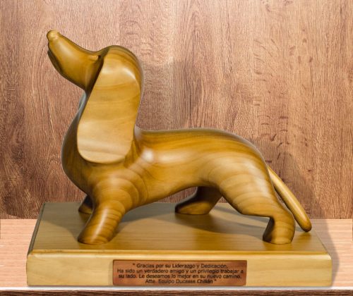 Escultura en madera Dashshund en base - Imagen 3