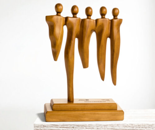 Escultura en madera Unidad Rotary Club