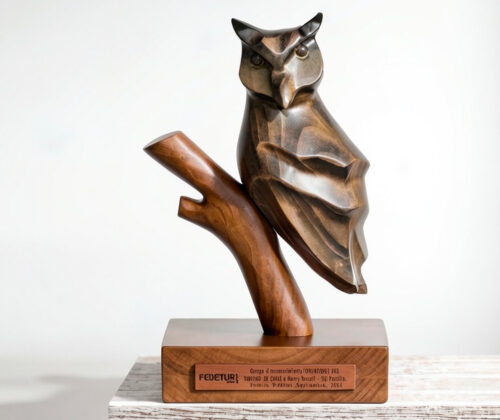 Esculturas en madera tucúquere premio anual FEDETUR