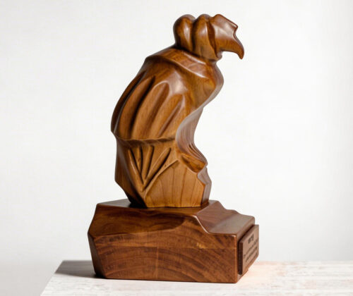 Esculturas en madera cóndor premio anual FEDETUR