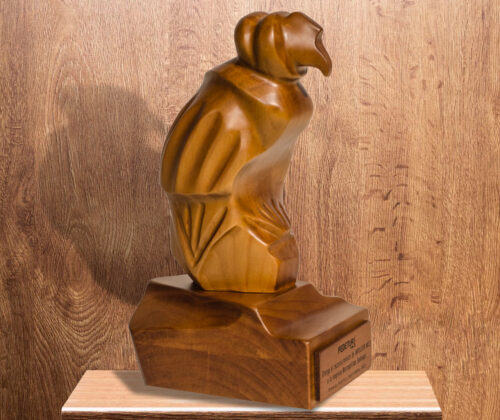 Esculturas en madera cóndor premio anual FEDETUR