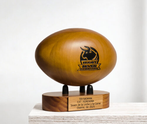 Esculturas en madera campeonato rugby Osorno