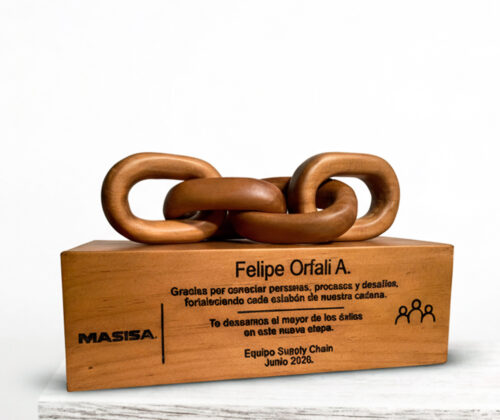 Escultura de madera cadena en base Masisa