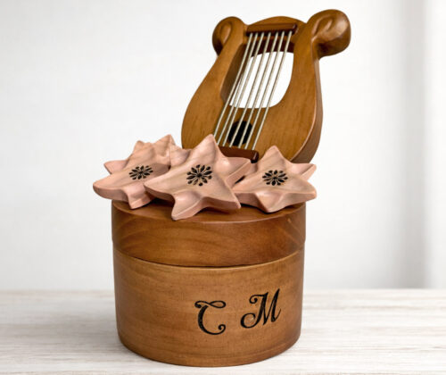 Escultura de madera ciro en caja Sono